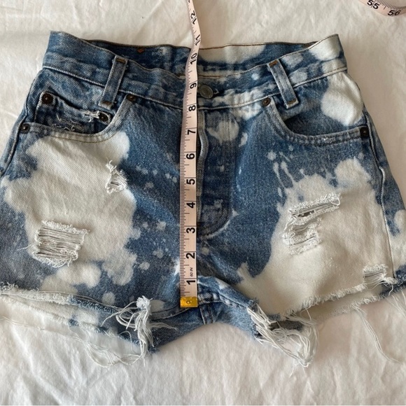 Levi’s bleach dye raw edge high waisted jean shorts - Picture 8 of 8